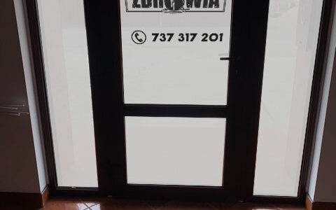 Atelier Zdrowia – naklejki na witrynę